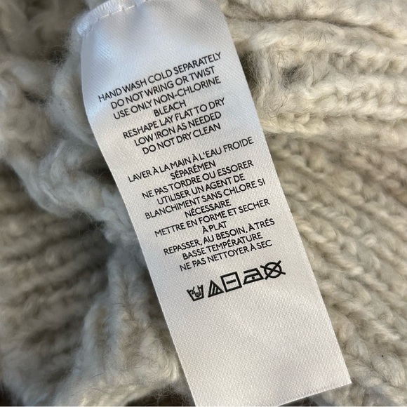 ❤️ Urban Outfitters Open Square Knit Holes Cream Oversized Sweater S - Picture 6 of 11